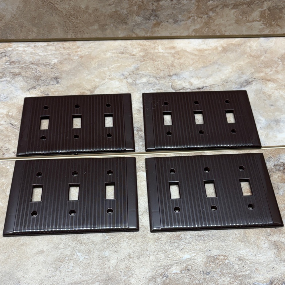 Reliance 3-gang 1950s ribbed brown bakelite switch plate wall box cover